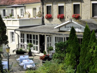Der Garten des Bad Sennfeld im Sommer