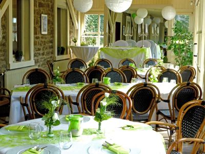 Der Wintergarten bietet Platz für größere Gruppen